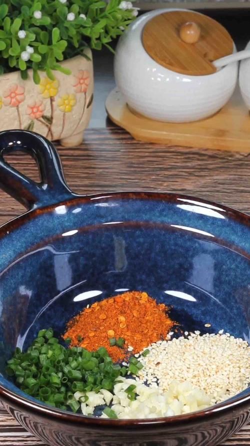 好吃|比小摊买的好吃百倍的酸辣粉,5分钟就搞定,连汤汁都不剩!