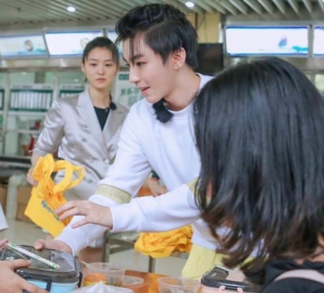  赵丽颖|从《中餐厅4》看综N代的“破与立”_赵丽颖