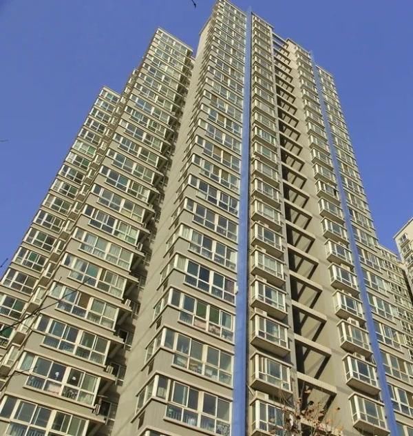  通告|小区天降玉米棒砸伤行人！物业一招“吓”出肇事者