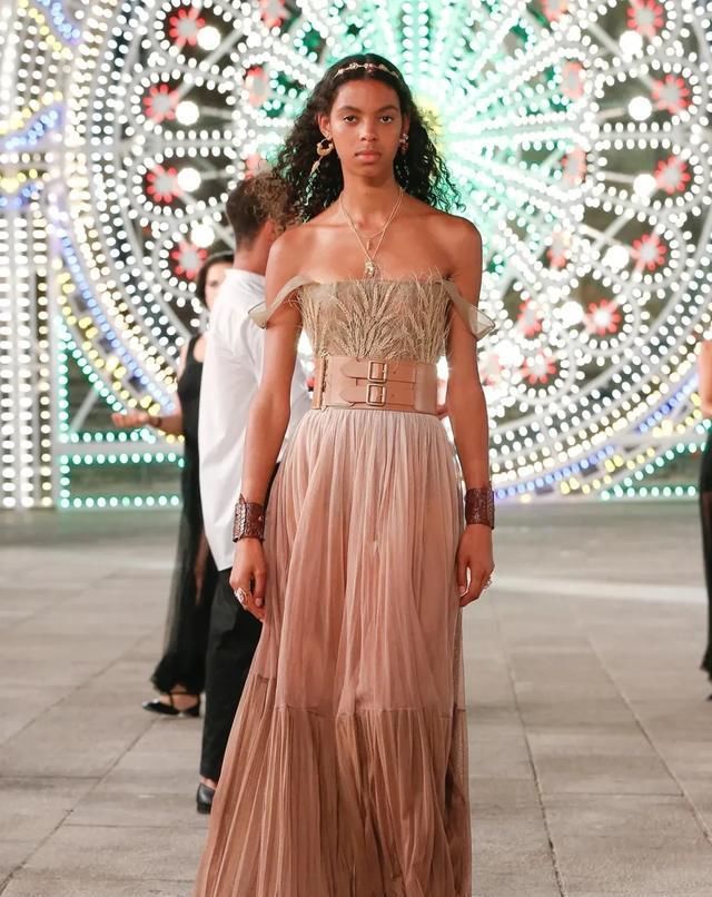  Dior|Dior 在意大利举办了一场没有观众的线下早春发布秀