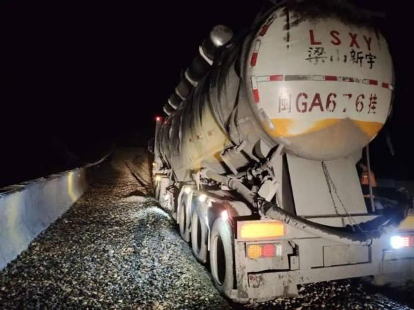  惊险|惊险！大货车在尤溪刹车失灵，正好下坡！司机想到救命的它……