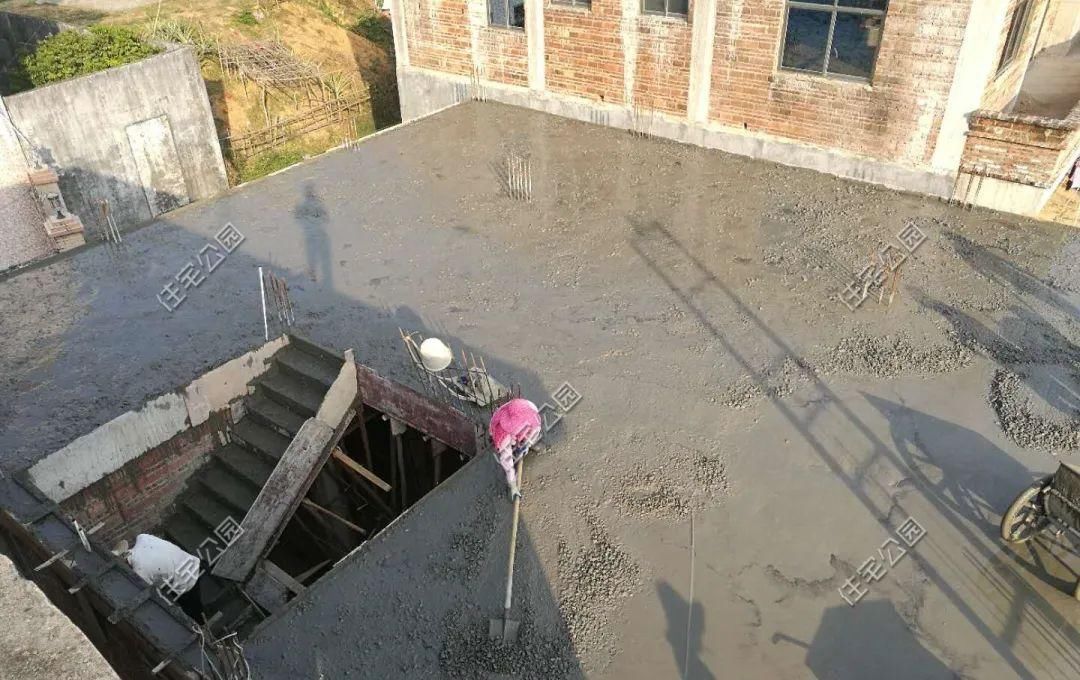 小伙|晒家丨广东这位95后小伙, 花75万为爷爷奶奶建房养老, 孝心太难得