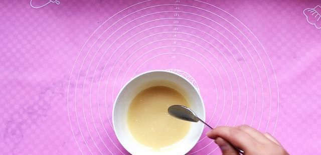  详细|家常烙大饼的方法松软筋道，凉了不硬千层大饼简单易学详细讲解