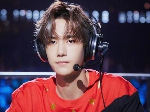  弄坏|呆萌王一博弄坏《快本》道具，何炅隔空喊话：赶紧过来结账