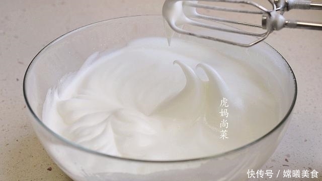  酸奶|玉米粉+酸奶+鸡蛋，做成无油又低糖的早餐蛋糕，好吃健康易消化