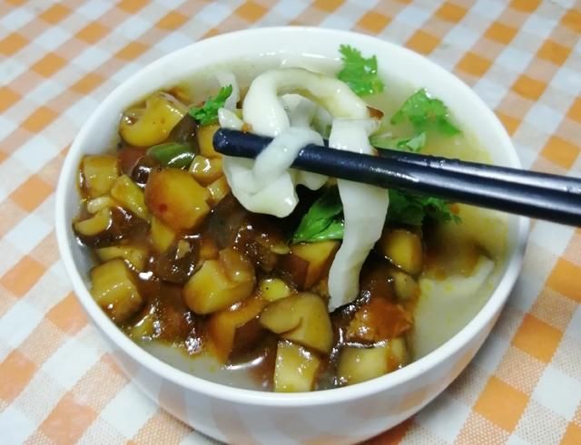  早餐|三伏天的早餐，就馋这碗香菇面，鲜美营养，好吃开胃，几分钟搞定