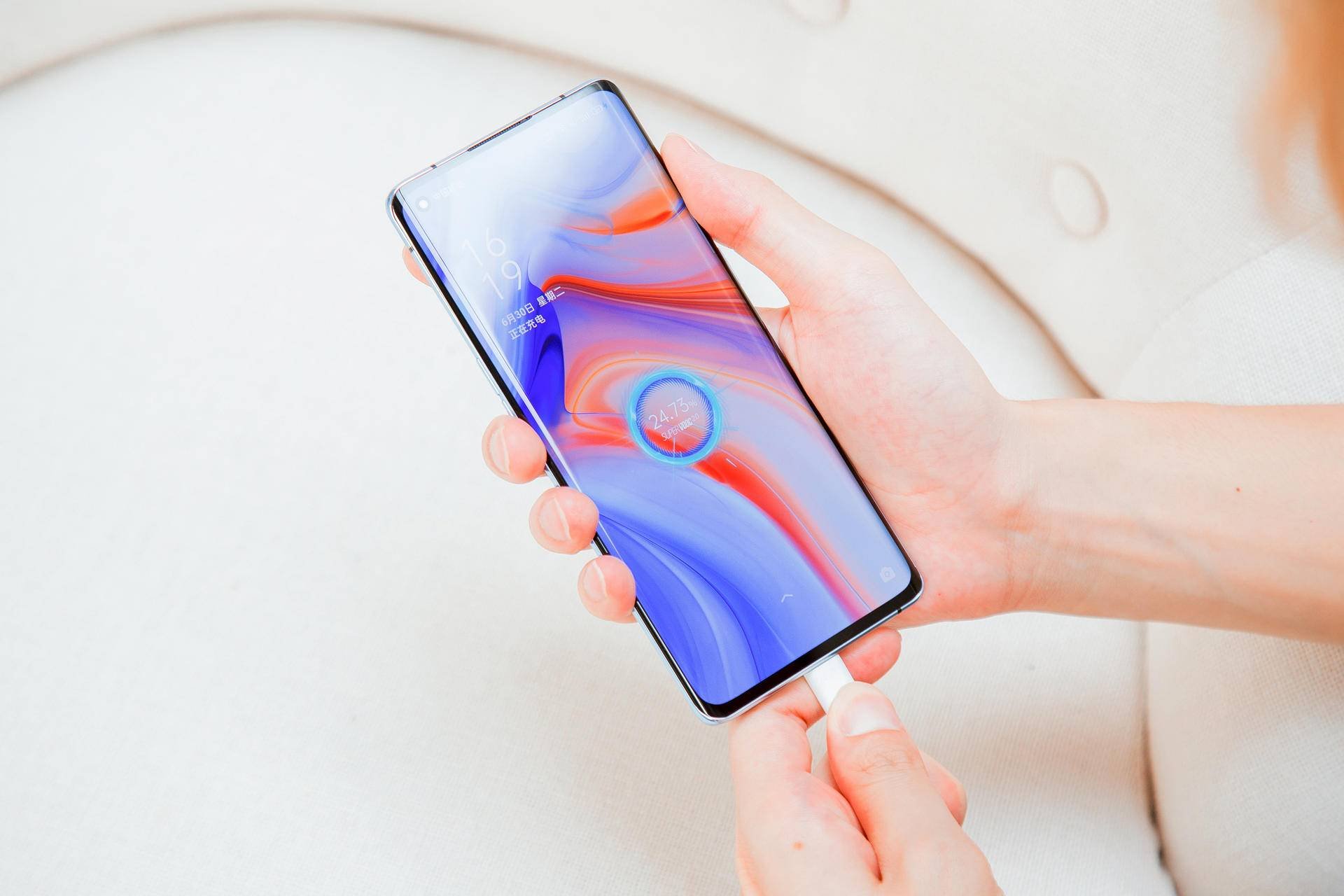 超闪|OPPO 、小米、华为快充大PK：65W超闪优势明显