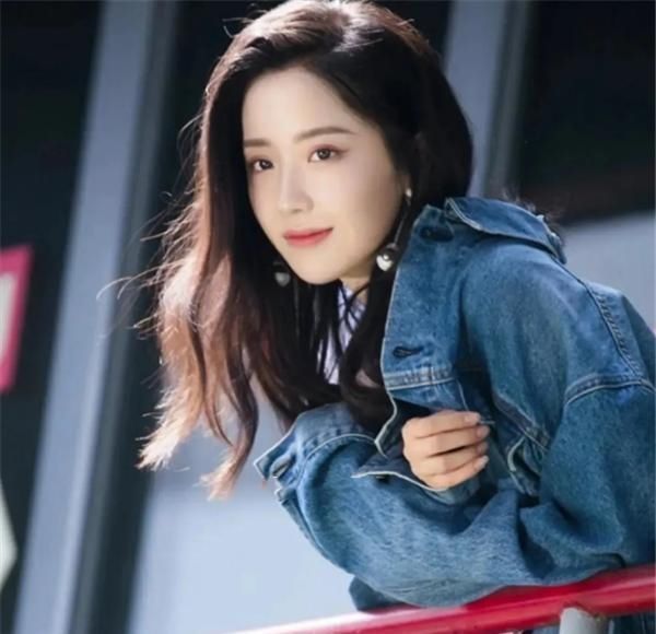  出道|硬糖少女成员出道的年龄，希林18岁，张艺凡19岁，而她5岁就出道