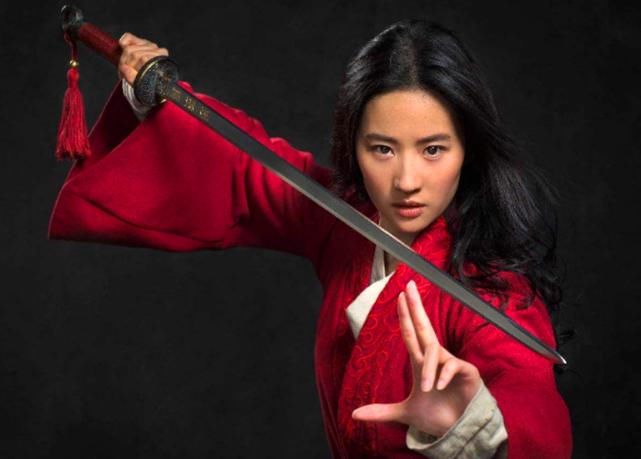 花木兰|花木兰烂番茄新鲜度81%，国内评分5.9？网友：刘亦菲花黄贴严重了