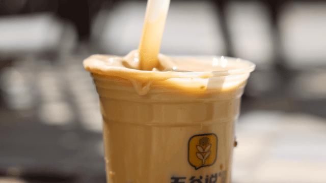 芋圆|芋圆燕麦奶茶,一杯4层楼,学会这3个动作才能喝…
