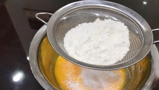  软嫩|做电饭锅蛋糕，不需要加酵母，一样可以做出鲜香、软嫩的蛋糕