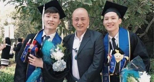 人生|有一种"人生赢家"叫汤镇业,除了有双胞胎儿子,还有双胞胎女儿