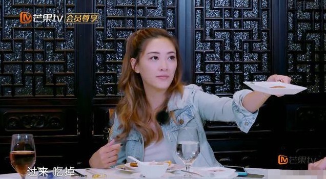剩菜|应采儿黄磊给工作人员吃剩菜,一个被赞一个被骂,网友人品差距