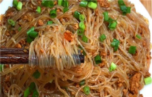  蚂蚁|做蚂蚁上树时，饭店大厨分享：学会这一个方法，不粘锅不不成坨