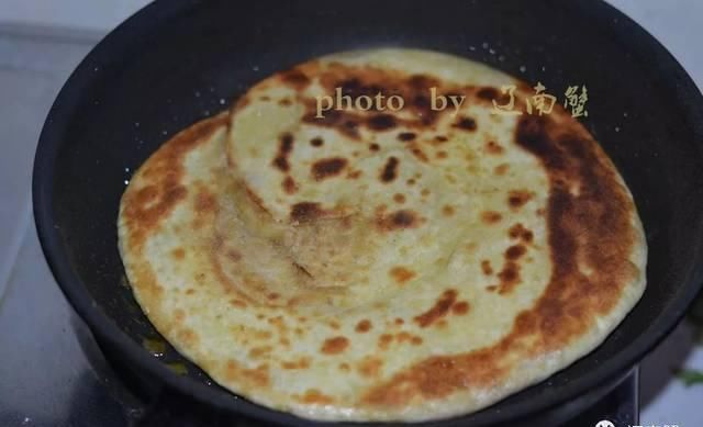  饼子上面|想做出层次分明的葱油饼，这个东西还真不能少！