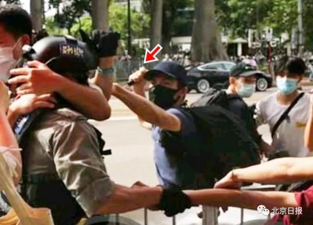  呵呵|呵呵！刺伤港警男子潜逃最终目的地竟是台湾，没想到……