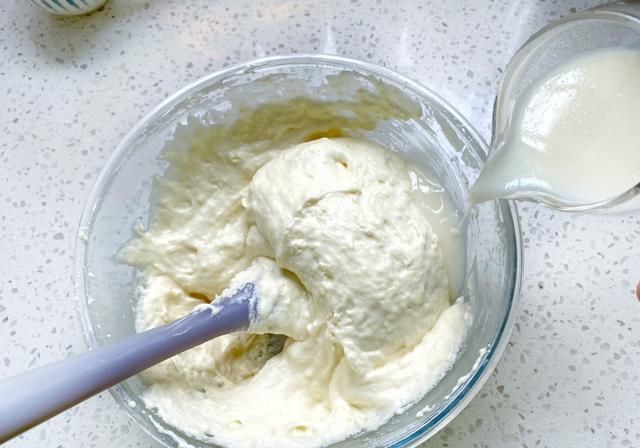 动打蛋器|零难度“网红粑粑糕”,外酥里软又美味,做法比戚风简单省事