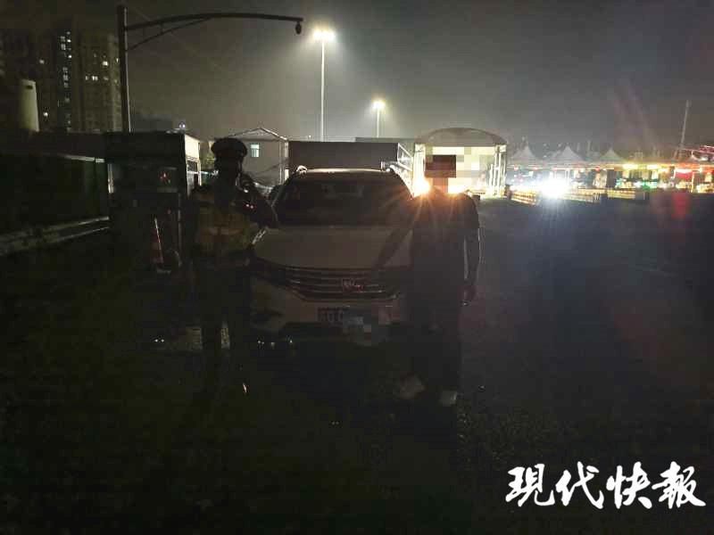  死活|交警查车司机死活不敢开窗，原来是酒喝“高”了