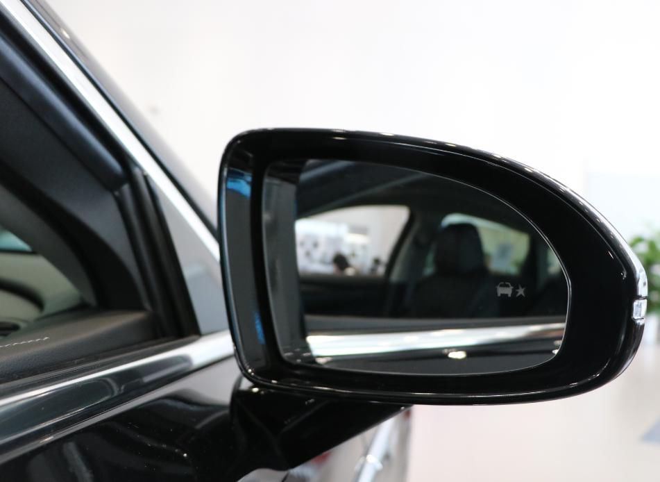 双层|车长超5米，双层隔音标配9AT，丐版全独悬重1.6吨，过弯从不飘