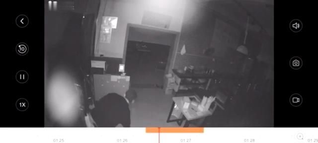 用U型锁|男子“缩骨功”钻店盗窃，竟是U型锁留下隐患