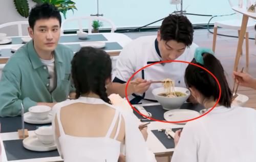  流出|《中餐厅》张亮做排骨面！无滤镜下原图不慎流出，网友：白给都不吃！