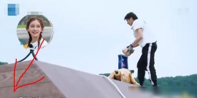  老人|两个《奔跑吧》年轻人“残忍欺负”一个老人