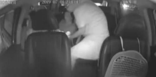  去医院待产|“硬核孕妇”出租车内生下孩子，自己剪下脐带，还不忘付车费！