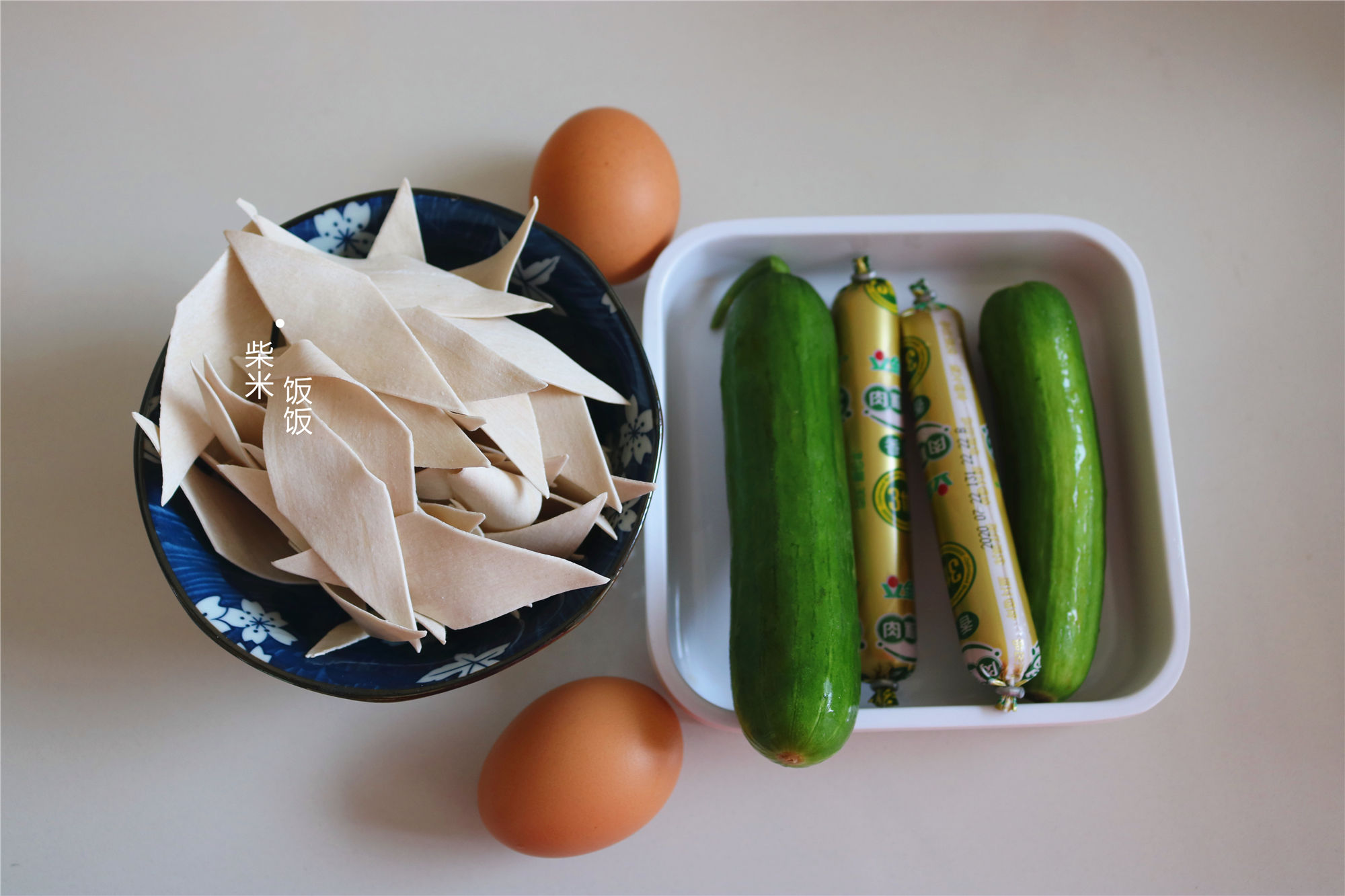  鸡蛋|娘俩的懒人午餐，饭菜一锅出，每人一碗，网友：真省事