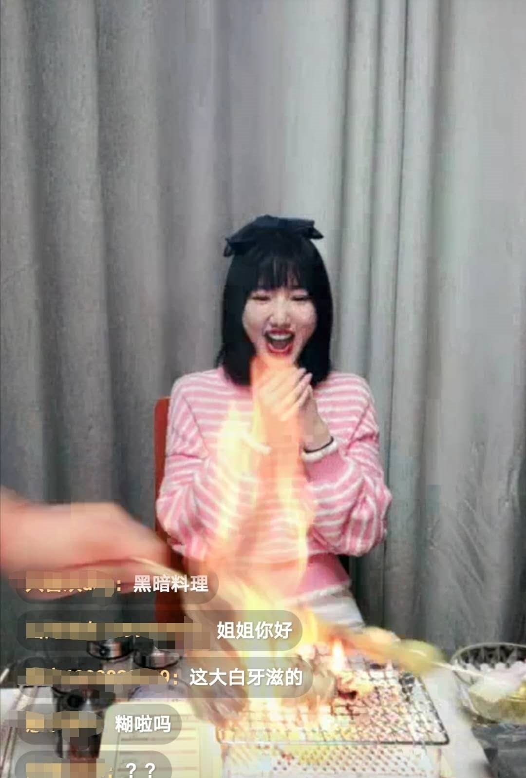 分不清|毛晓彤开直播烧烤,翻车来的猝不及防,盐糖傻傻分不清,手忙脚乱