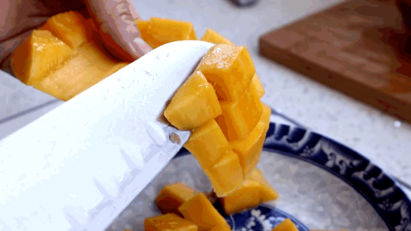  简单|广式甜点“芒果糯米糍”，比雪媚娘制作简单，奶香浓郁，软糯拉丝
