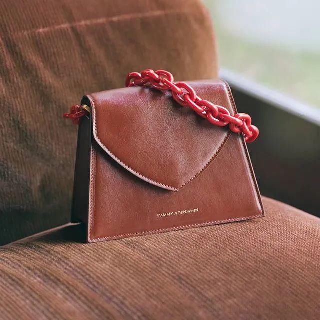  大牌|如果你有5000块，是攒钱买大牌包还是买小众品牌？