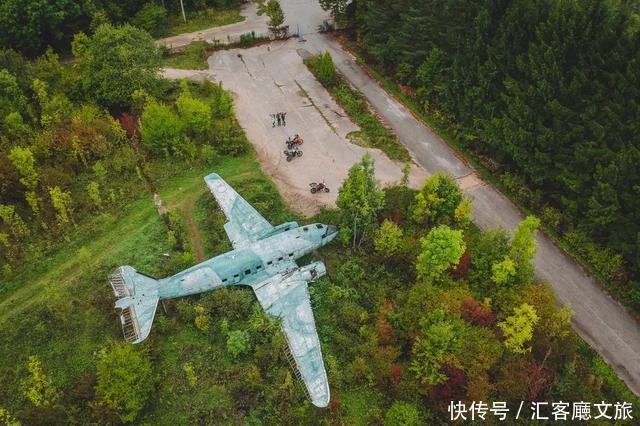  改成|69岁老人逃离城市，将报废飞机爆改成三室一厅山景房！