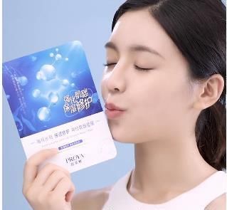 肌肤|李冰冰分享正确的敷面膜方法，难怪她46岁肌肤也如少女般吹弹可破，原来是用对了方法！