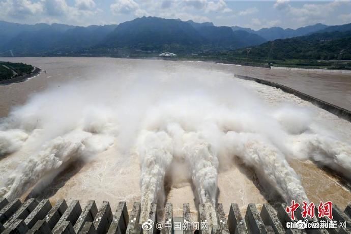 开启|湖北三峡大坝开启泄洪深孔泄洪