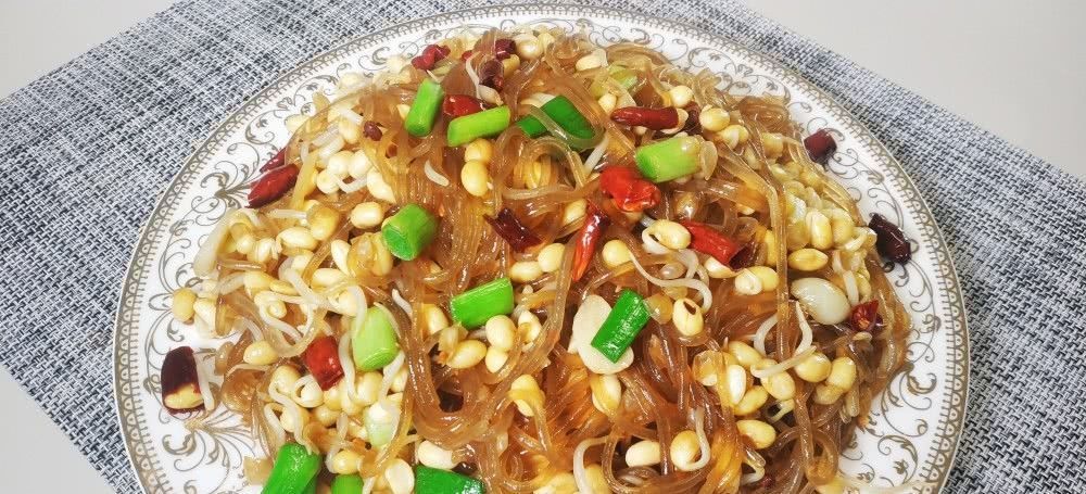 入味|豆芽炒粉条,地道家常菜,教你一个小技巧,豆芽入味,越嚼越香