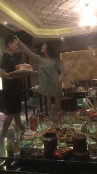 快点|搞笑GIF趣图：你终于来了，等你半天了，快点进来