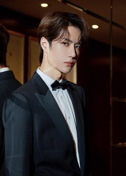  工作室|王一博生日当天开个人工作室？杜华祝福王一博，却草草应付曹承衍