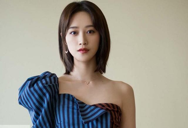 脸型|蓝盈莹早年旧照被扒,大方脸型眼距窄小,与如今精致长相判若两人