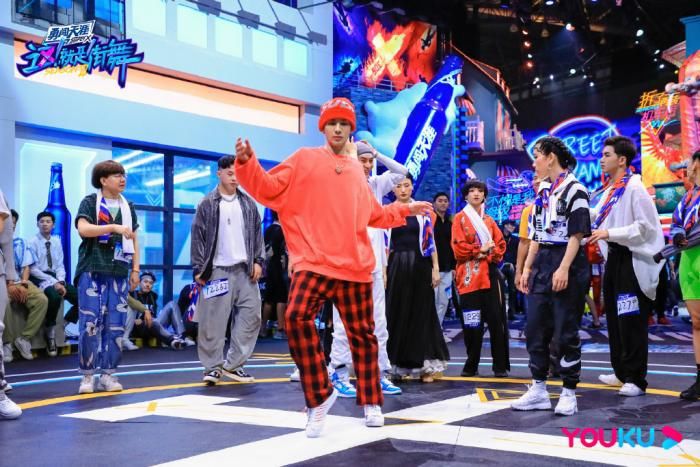  动作|《这！就是街舞》队长间的围圈斗舞！张艺兴狂派舞炸翻全场！