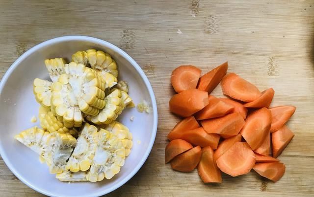  美味|秋天多喝汤防秋燥，此汤经常给家人熬煮，营养好吸收，甘甜美味