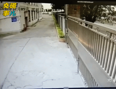  警示|一组动图警示你：避免油门当刹车，不给油的时候要备刹车