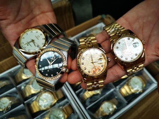 该批货物|两千多只“劳力士”“欧米茄”手表在深圳口岸被查，验过非正品