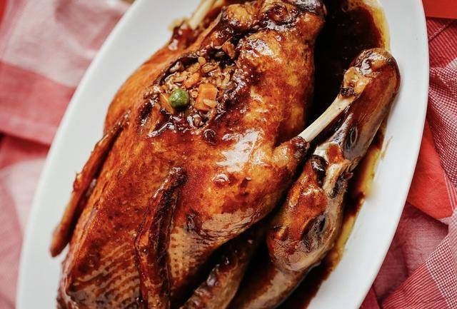  糯米|满汉全席一道菜，在鸭肚里装糯米，鸭肉不干不柴，好吃有颜值