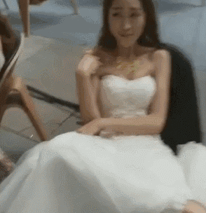 确认|搞笑GIF:确认过眼神,是想啄的人