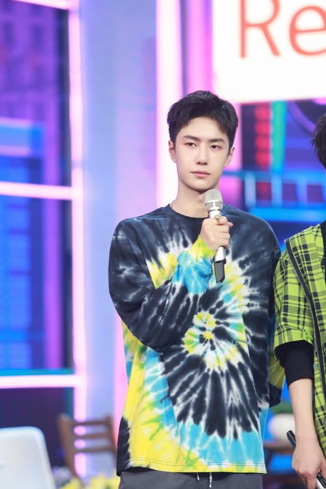 剧照|200816 官豹发布王一博《天天向上》剧照 一起领略城市新味道