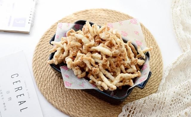 菌菇|初秋，这个菜可以排上日程上餐桌了，又香又酥脆，会管不住嘴的