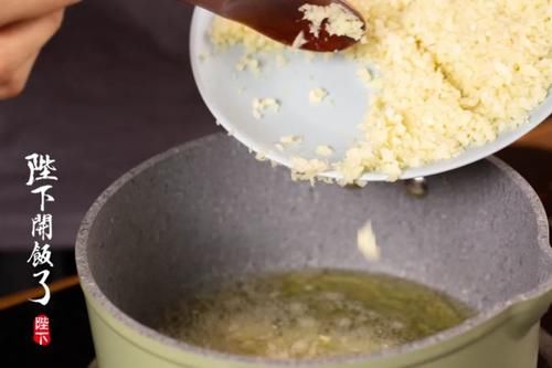  做饭|? 最不懂做饭的人也该学会的一道菜！！成菜超超超惊艳！4 块钱一盘的素菜，凭啥上桌秒光？！