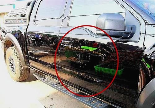  老汉|80万猛禽撞了几个鱼盆，大爷抄起扁担就开砸：年轻人太没素质了！