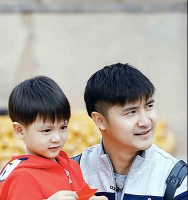  参加节目|昔日“跳水冠军”，晒出8岁儿子近照，爸爸基因遗传的一滴不剩