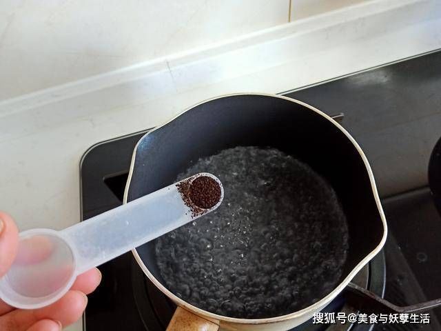 男女|老婆生活太讲究!周日早餐做7样,男女还分2桌,网友:精致女人